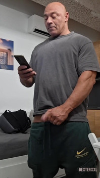 Herr guru gelutscht. Bodybuilder-freundin mit riesigem sperma