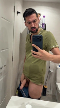 Sexy nevlastní otec si to dělá v koupelně
