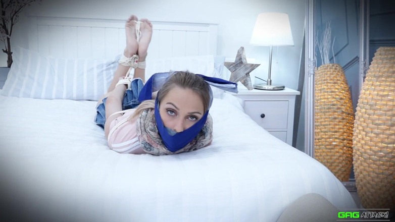 Gag Attack: Chloe Toy - Opiekunka do dziecka w niewoli