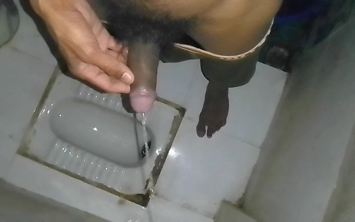 Chet: Natursekt im badezimmer, schwarzer großer schwanz, indischer mann