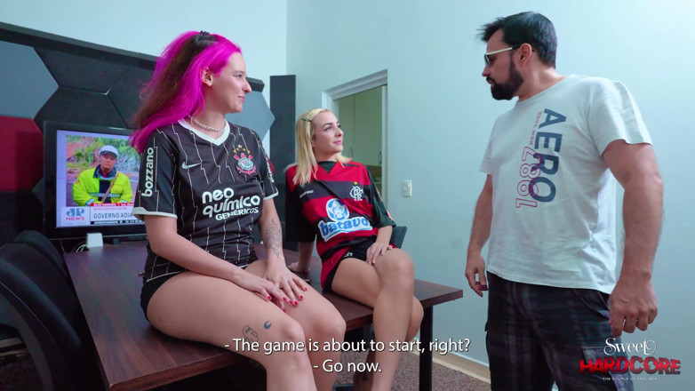 Nasty couples studio: Futbol maçı başlamadan önce, iyi bir amcık sakso ile ısınmanız gerekiyor