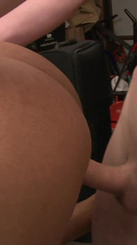 Kiki Minaj, pornstar de ébano y Sam Bourne en la garganta profunda y semen en las tetas