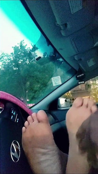Сеанс автомобіля Нола з креоловими підошвами капота que, оголеними пальцями ніг, суха ногами