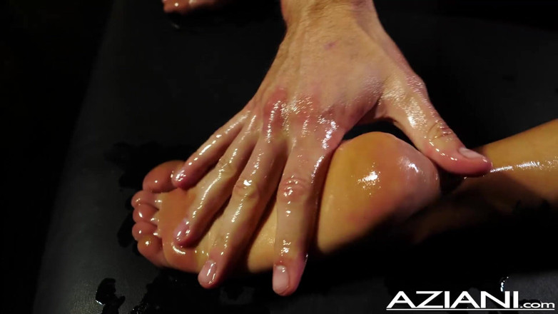 Aziani: Busty big booty babe enjoys sensual foot massage