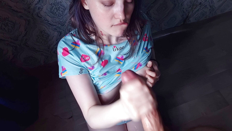 Vaisiti7: Зведена сестра таємно смоктала член свого зведеного брата у батьків