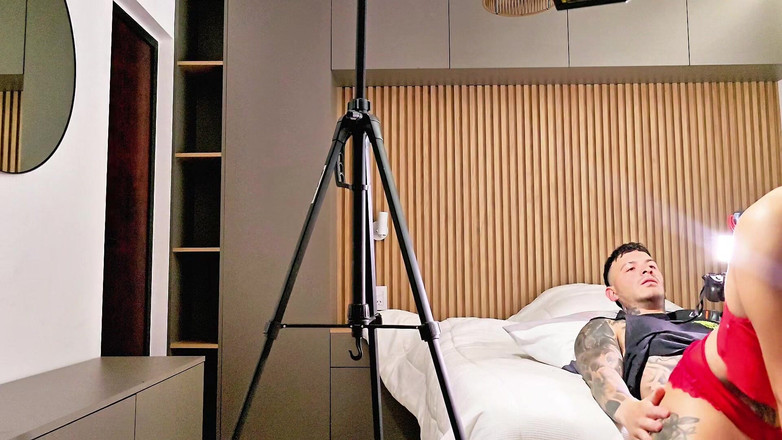 Young big apple: Obléknu si sexy spodní prádlo a mám sex se švagrem, zatímco...