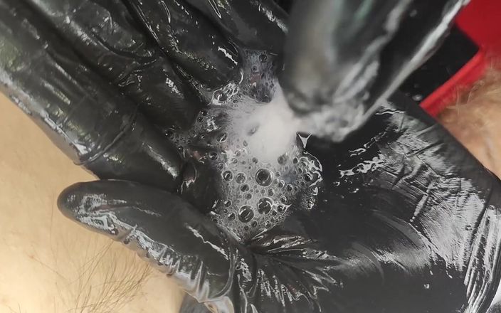 Princess18_: Avrunkning och spermasprut på mina latexhandskar, lek med sperma