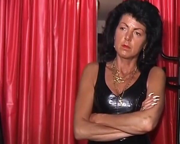 German Homemade: Dominatrix alemã domina seu homem antes de palmada