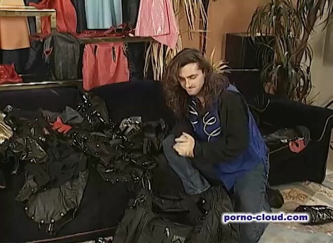 Porno Cloud: Old and young fisting session - DVD