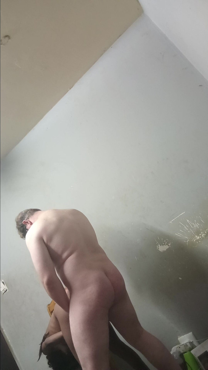 hothouse18xxx: Padrastro Folla Hijastra Negra En Posición De Pie Y La...