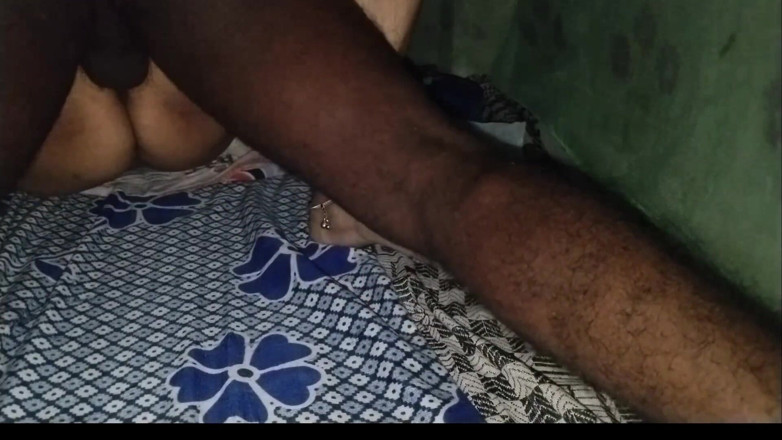 Hubby 23: Гаряча індійська новоспечена пара трахається, відео