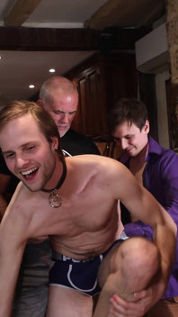 Gang bang: 6 ragazzi per una grande troia