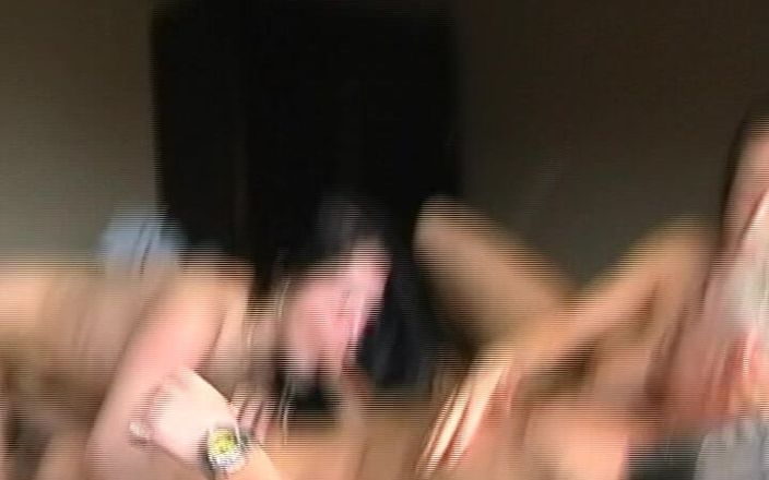 Deutsche XXX Filme: Cewek jerman toket besar lagi asik ngentot kontol besar di...