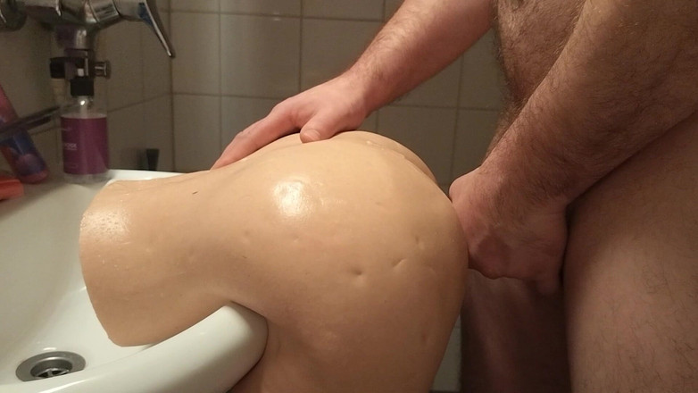 Uhri: Sextoy Duck dan Cumshot