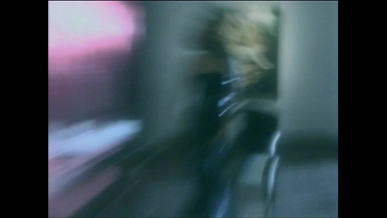 Hard Accademy: Michelle Wild se svými přáteli v místnosti.