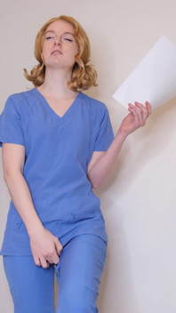 Natte scrubs op het werk