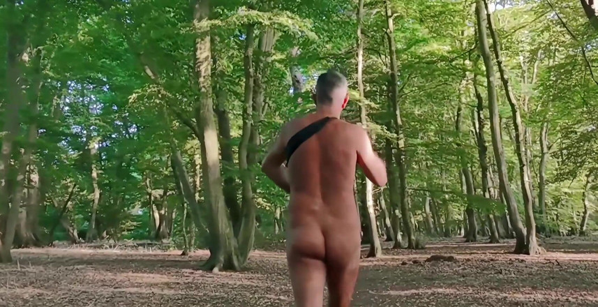 MaleModel: Forest Nude Walk