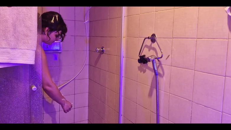 Candy Kush: Příprava mé Lil kundičky, ponechání to všechno hladké pro použití černým...