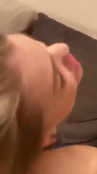 Op zijn hondjes met mijn stiefdochter terwijl mijn vrouw aan het werk is