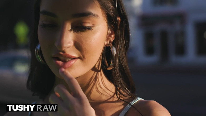 Tushyraw: TUSHYRAW - エミリーとケンドラは一緒にぽっかりと愛