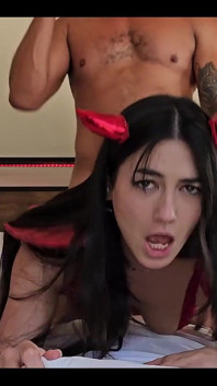 Kesalahan si seksi megan dicrot di dalam sama kontol besar