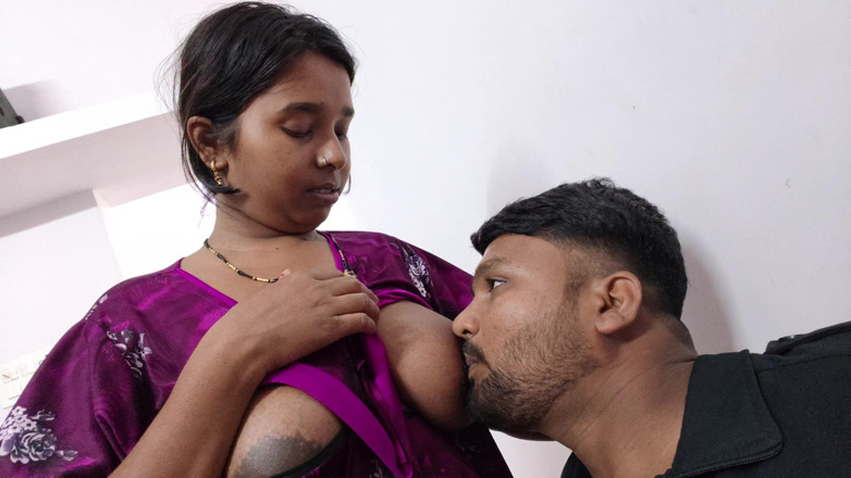 Premi pooja: Daver Menghisap tetek bhabhi.