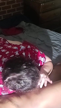 Chce přestat, dokud nedostane ten ořech, prosím, přestaň mě vysát takhle