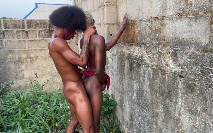 Baddestboyx: Femboy ha chiesto a un ragazzo twink di scoparlo