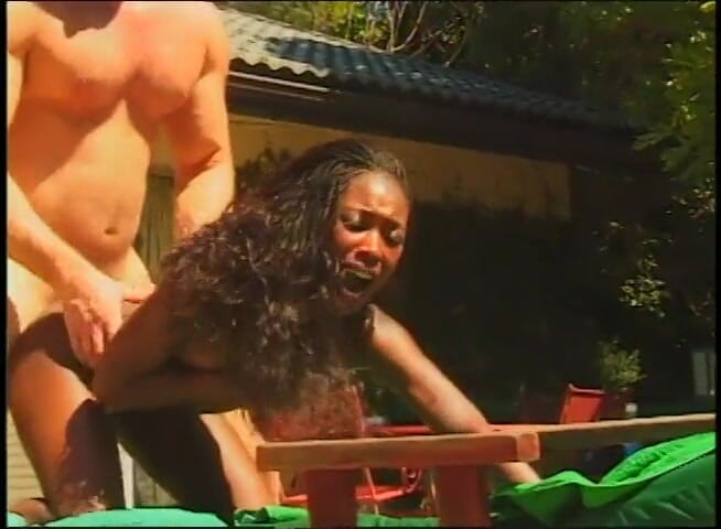 VOP Ebony Babes: Une belle black se fait baiser dans un actiob en...