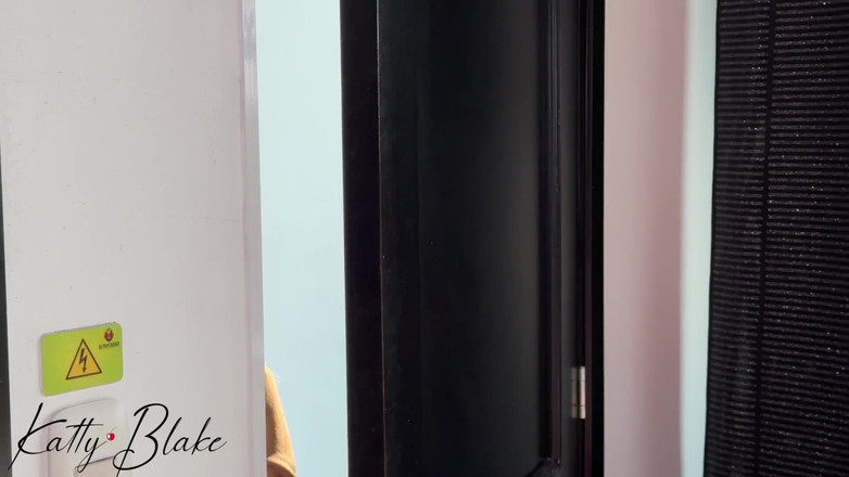 Katty Blake: Збуджена повія трахається з великим членом