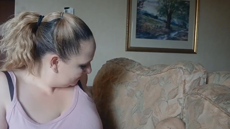 HisSlutyWife: La troia ingoia il cazzo parte 2