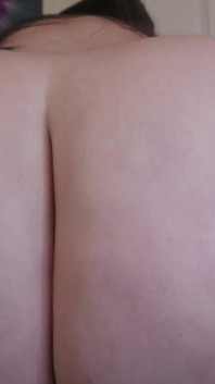 Baculatá bbw teen jezdí na robertku zblízka a stříká