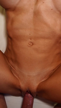 Chica fitness destrozada lo hace correrse tres veces