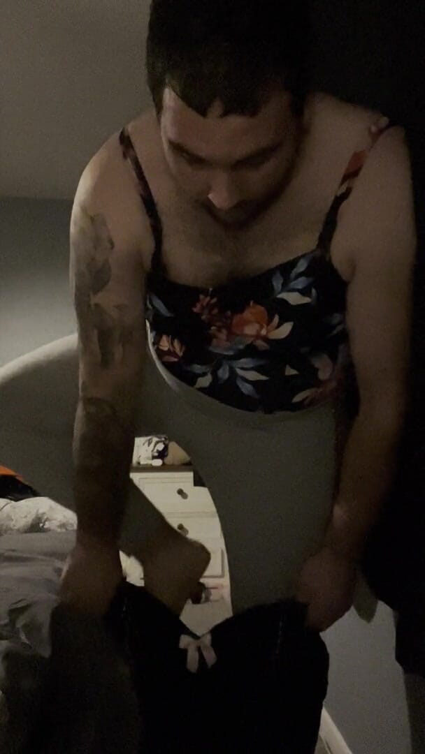 Shaun Cbt: Schwanzbondage mit cross-dressing über nippelklemmen teil zwei