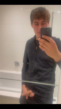 Anyone Wanna Cum Get Me Hard