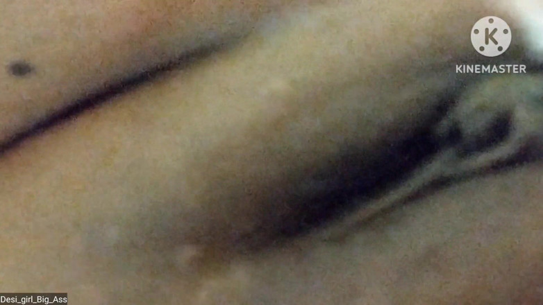 Nadiya: Den kurviga flickan som längtar efter sex.