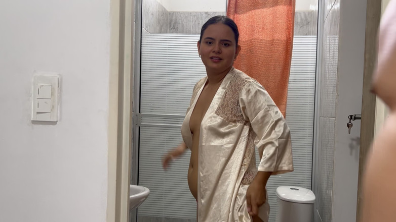 MaRaSexx: Min styvsyster fångade mig och tittade på henne i duschen...