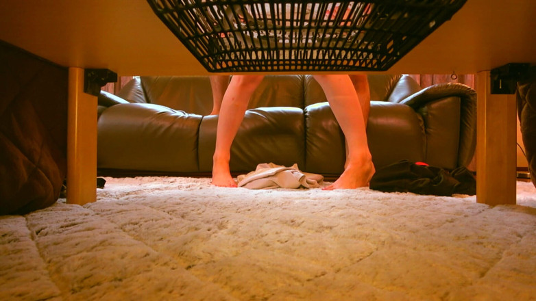MBM3988: A173b09 Indulge en travesuras dentro del Kotatsu! ¡Las partes privadas maduras...