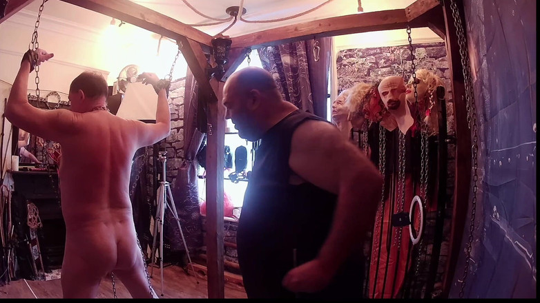 Aaexperiencesltd: Část 1: Domina Satana, Medvěd Lanitsa a jejich nová hračka Daisy.