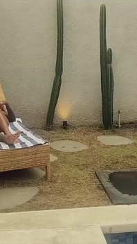 Sanktor - dövmeli Asyalı orta yaşlı seksi kadın yüzme havuzunda mastürbasyon yapıyor