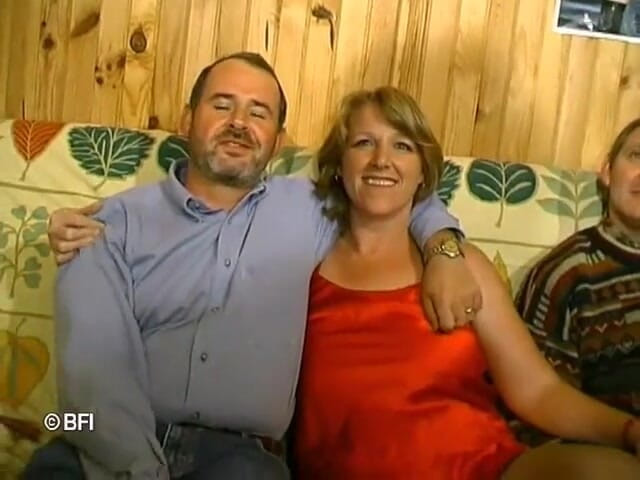 The Bi Gang: Marido maduro y mujer disfrutando de una polla joven