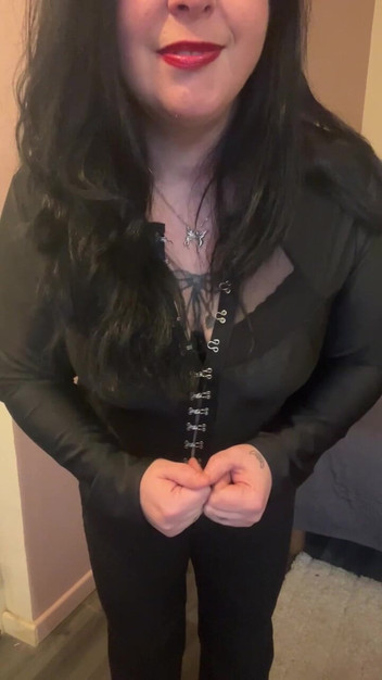 Maitresse Clara: You're Going to Shiver, I'll Explain My Way of Making...