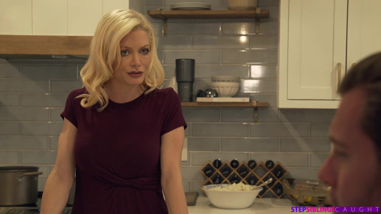 StepSiblings Caught: Come riempire la tua sorellastra e la sua amica - S15:...