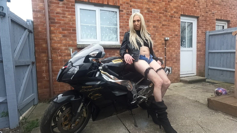 The Midnight Minx: Biker minx