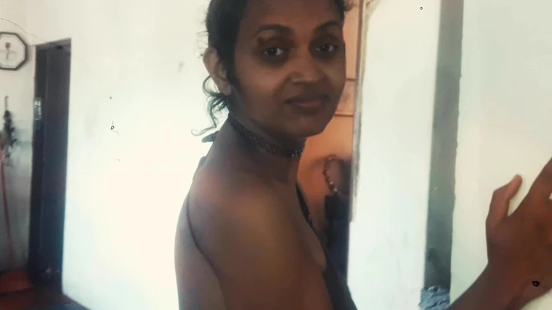 Redina: 継母チェックアウト 窓からの隣人の男の子