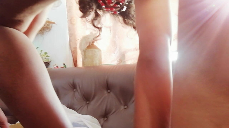 Tina Baby: Вид с большой киской снизу