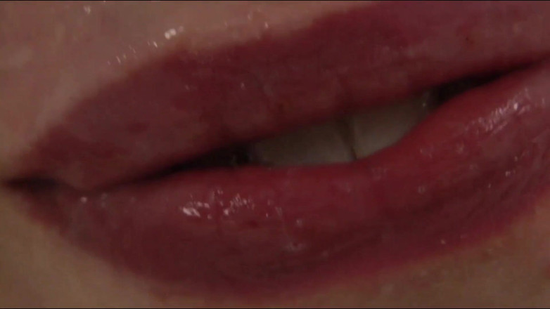 Xtime Network: Lambendo buceta, bunda penetrada em sexo a três