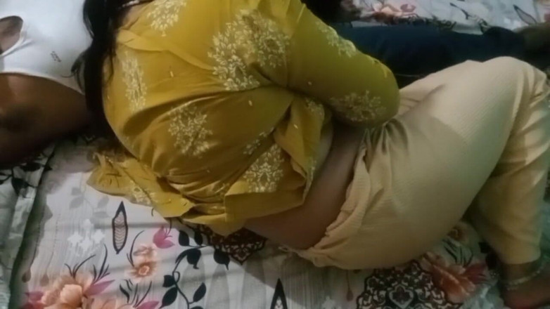 Manjushukla: 젖탱이와 보지를 보여주는 아름다운 인도 소녀.