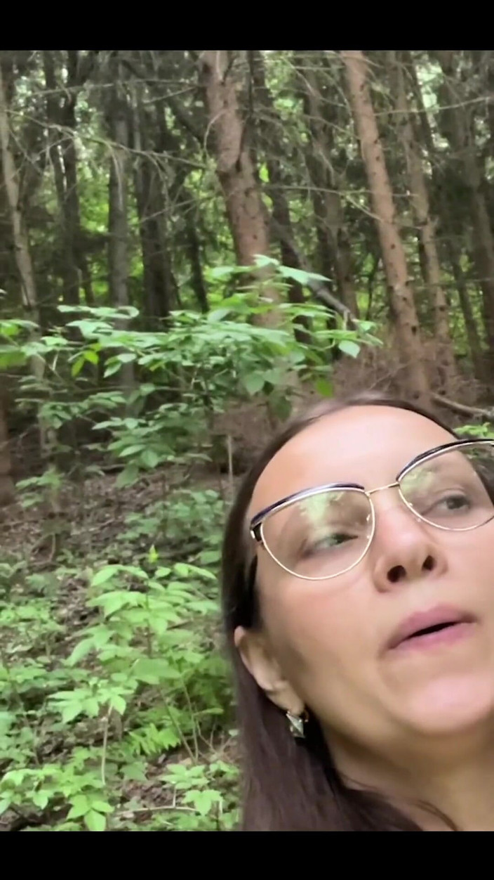 Crypto Mommy: Hey Babe! 오늘 나는 센트럴 파크에서 걷고 있었고 담배를 피우기 위해 앉았다.