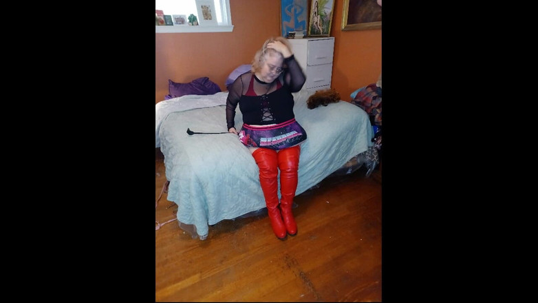 BBW nurse Vicki adventures with friends: लाल जांघ के ऊँचे जूते वाली तस्वीरों में नर्स Vicki वीडियो में बदल गई